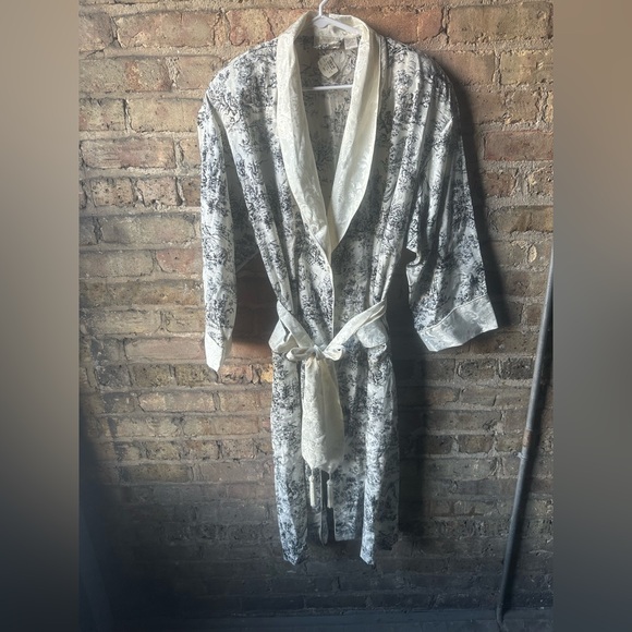 Victoria's Secret Cream and Black Floral Robe - Picture 3 of 12